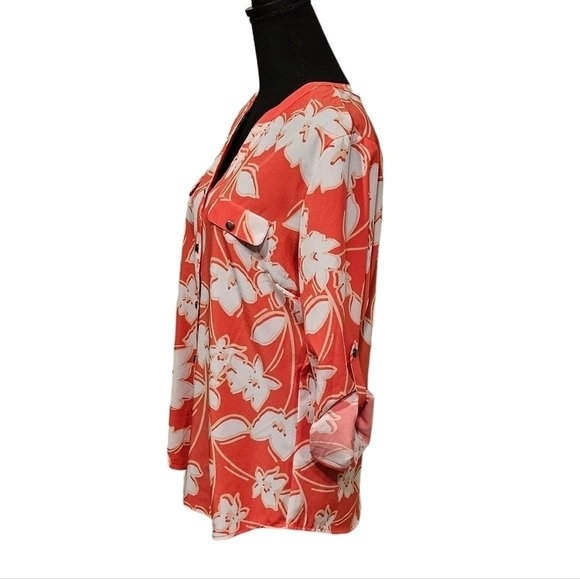 Laura Scott Coral Floral 94% polyester 6% Spandex V-neck Button Up Blouse Size M - Picture 7 of 9